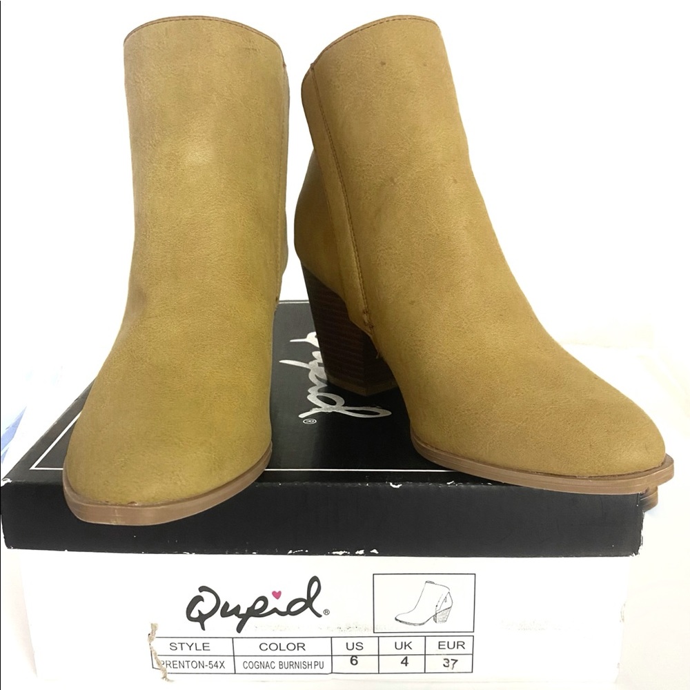 NIB Qupid Prenton- 54X Cognac Burnish Pointed Ankle Boots Size 6
